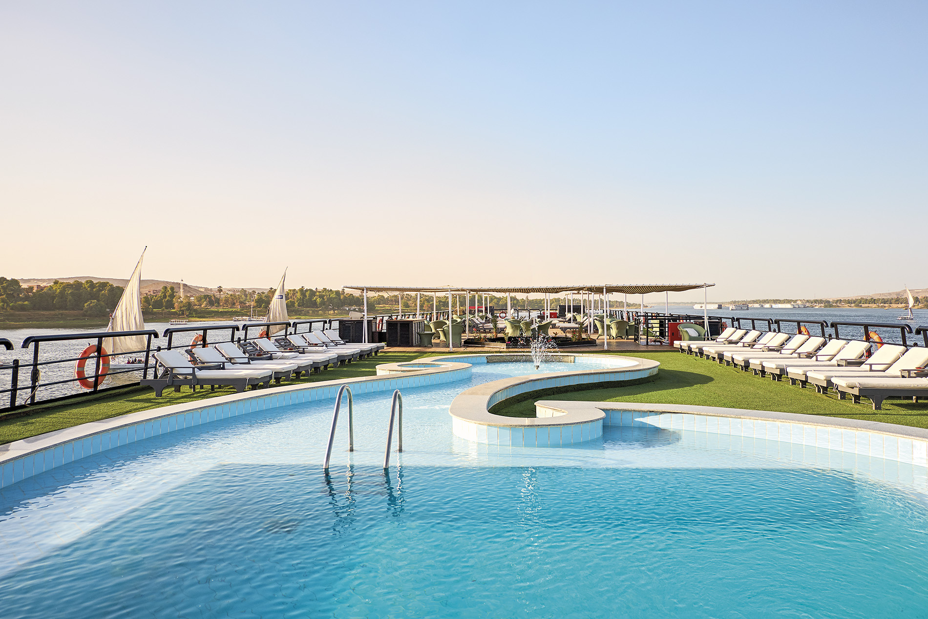 Emerald Waterways - MS Hamees - Pool 1.jpg